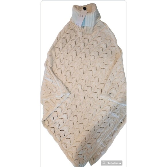 NWT BCBG MAXAXRIA TURTLE NECK OFF WHITE PONCHO - Picture 7 of 7